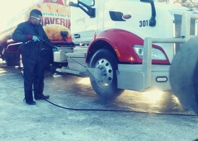 Detailing Maverik semi